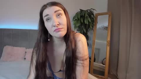 Snapshot of trishadark chatting on October 7, 6:10 am Mia online show from October 7, 6:10 am