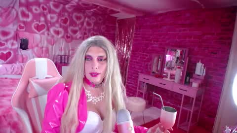 Snapshot of trista_doll chatting on December 11, 12:02 am trista_doll online show from December 11, 12:02 am