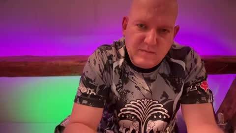 Snapshot of tritonspace chatting on April 18, 7:58 pm Triton online show from April 18, 7:58 pm