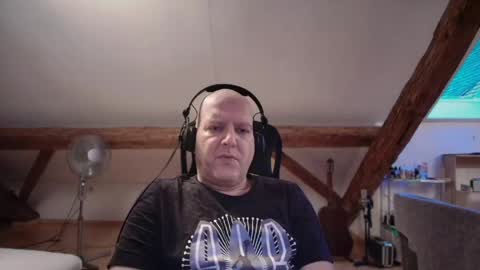 Snapshot of tritonspace chatting on May 7, 6:57 pm Triton online show from May 7, 6:57 pm