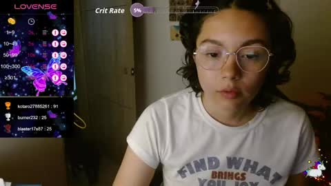 Snapshot of trixie_tangg chatting on May 4, 5:36 am Kitty online show from May 4, 5:36 am