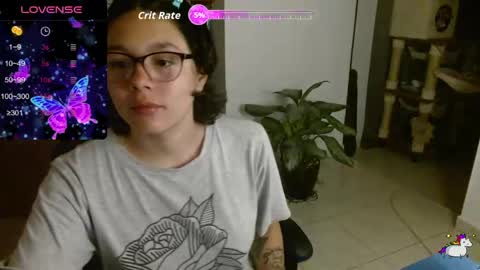 Snapshot of trixie_tangg chatting on May 11, 12:27 am Kitty online show from May 11, 12:27 am