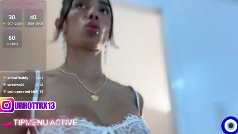Snapshot of trixieemerald chatting on April 23, 12:40 pm trixieemerald online show from April 23, 12:40 pm
