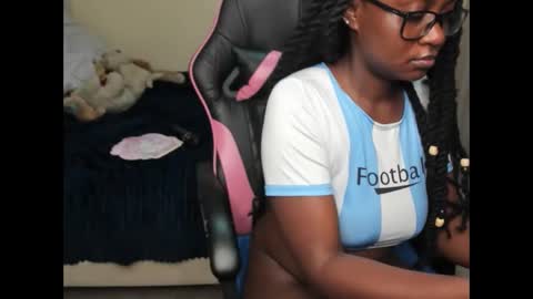 Snapshot of trizzytariaa chatting on February 4, 3:01 am Taria online show from February 4, 3:01 am