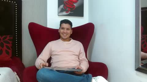 Snapshot of troy_evanss chatting on December 8, 11:08 pm Troy online show from December 8, 11:08 pm