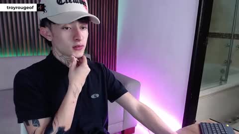 Troy online show from September 25, 7:39 pm