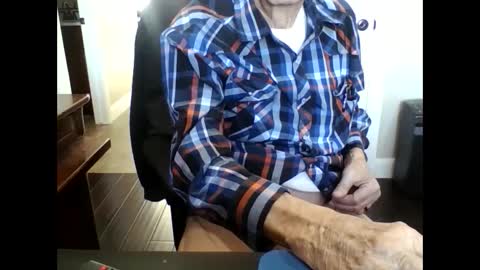 Snapshot of trucker11 chatting on December 27, 8:39 pm chuck trucker- skp online show from December 27, 8:39 pm