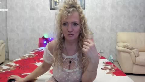 Snapshot of truefoxyyy chatting on February 13, 4:25 pm Fox online show from February 13, 4:25 pm