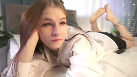 Eva Lewindosky online show from September 19, 1:07 am