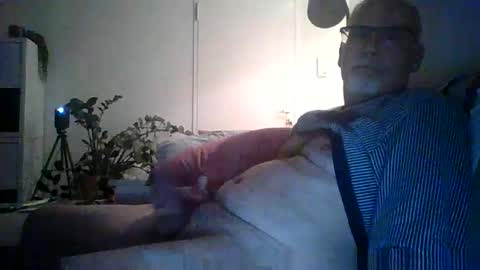 Snapshot of trukturk chatting on December 4, 9:34 pm trukturk online show from December 4, 9:34 pm