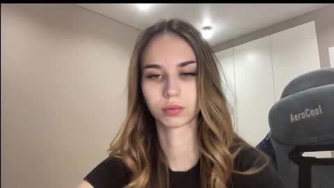 Snapshot of tryme_muse chatting on December 15, 5:17 pm tryme_muse online show from December 15, 5:17 pm