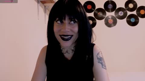 Snapshot of tryp666 chatting on October 7, 1:58 am Cait online show from October 7, 1:58 am