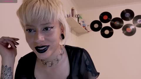 Snapshot of tryp666 chatting on October 8, 3:04 am Cait online show from October 8, 3:04 am