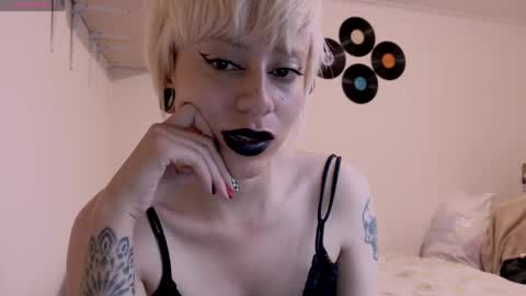 Snapshot of tryp666 chatting on October 17, 4:26 am Cait online show from October 17, 4:26 am