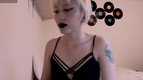 Snapshot of tryp666 chatting on October 21, 2:34 am Cait online show from October 21, 2:34 am