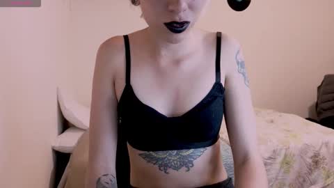 Snapshot of tryp666 chatting on October 21, 10:43 pm Cait online show from October 21, 10:43 pm