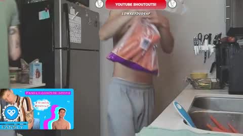 Snapshot of trystoph chatting on October 14, 12:17 pm Treistoph online show from October 14, 12:17 pm