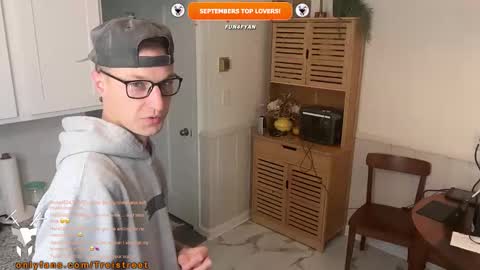 Snapshot of trystoph chatting on November 16, 1:49 pm Treistoph online show from November 16, 1:49 pm