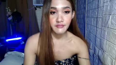 Snapshot of ts_ladycarla19 chatting on December 7, 6:43 am Carla online show from December 7, 6:43 am