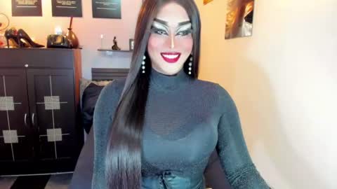 Nicoleeee online show from August 7, 6:26 am