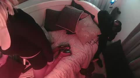 Snapshot of tsmilasdoee chatting on February 22, 10:42 pm Sassy Star online show from February 22, 10:42 pm