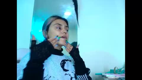 Snapshot of tsuki_nekoo chatting on November 18, 1:11 am Tsukineko online show from November 18, 1:11 am