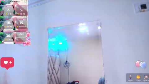 Snapshot of tsuki_nekoo chatting on December 4, 2:43 am Tsukineko online show from December 4, 2:43 am