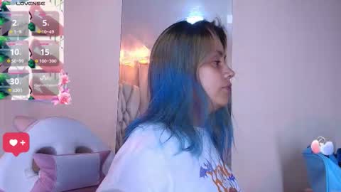 Snapshot of tsuki_nekoo chatting on December 5, 2:53 am Tsukineko online show from December 5, 2:53 am