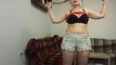 Snapshot of ttrnynela chatting on March 20, 7:02 am Ttrnynela online show from March 20, 7:02 am