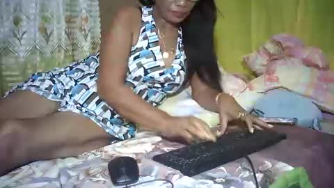 Snapshot of tuchmegently chatting on March 7, 11:07 am Mae online show from March 7, 11:07 am