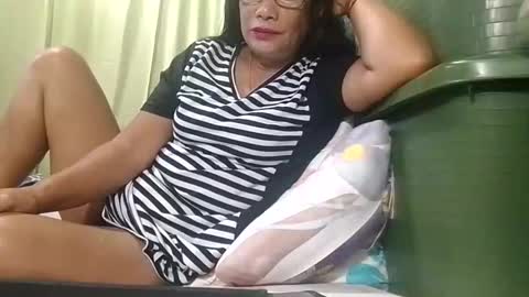 Snapshot of tuchmegently chatting on October 29, 10:44 pm Mae online show from October 29, 10:44 pm