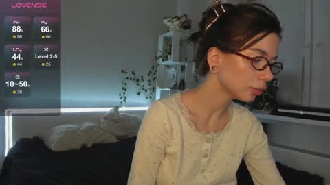 Hi everyone my name is Tina Id love it if you could help make sense of it here  online show from December 7, 11:23 pm