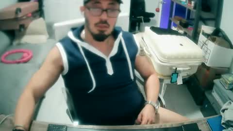 Snapshot of tuscan_taurus chatting on February 11, 10:59 am tuscan_taurus online show from February 11, 10:59 am