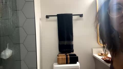 Tusekzee online show from December 22, 1:08 pm