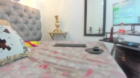 tutty_sweet online show from December 31, 2:40 am