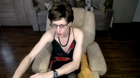 Snapshot of tvclementine chatting on April 15, 10:33 am Clementine online show from April 15, 10:33 am