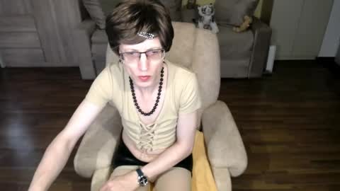 Snapshot of tvclementine chatting on June 1, 6:04 am Clementine online show from June 1, 6:04 am