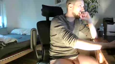 Snapshot of tw1ky9o chatting on January 15, 7:48 am Tobi online show from January 15, 7:48 am