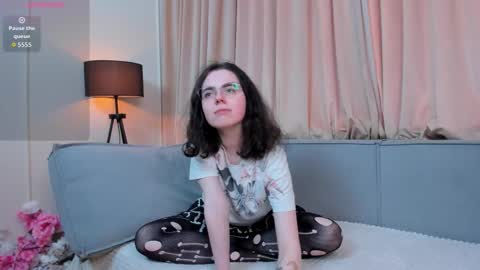 Snapshot of twannathidphy chatting on March 25, 2:12 pm twannathidphy online show from March 25, 2:12 pm