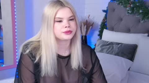 Snapshot of tweety_pie_ chatting on January 8, 1:11 am Hallie online show from January 8, 1:11 am