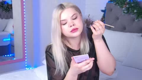 Snapshot of tweety_pie_ chatting on January 13, 1:23 am Hallie online show from January 13, 1:23 am