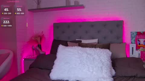 Hallie online show from February 5, 1:21 am