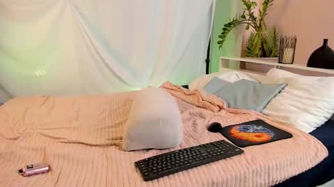 Angus online show from February 6, 6:11 pm