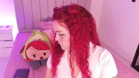 Twiggy online show from June 5, 6:52 am