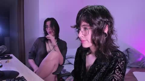 Snapshot of twilightmuses chatting on October 14, 11:27 pm Eve Lili online show from October 14, 11:27 pm