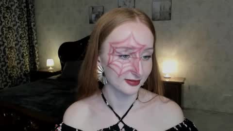 Snapshot of twilightserenade chatting on October 30, 11:33 am twilightserenade online show from October 30, 11:33 am