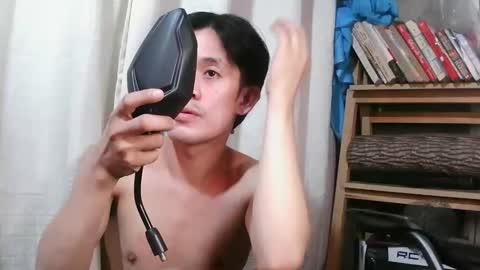 Snapshot of twink_lester chatting on October 24, 8:22 am twink_lester online show from October 24, 8:22 am