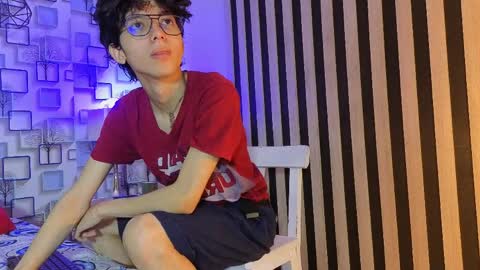Snapshot of twink_sebas7 chatting on April 9, 12:10 pm Sebastin online show from April 9, 12:10 pm