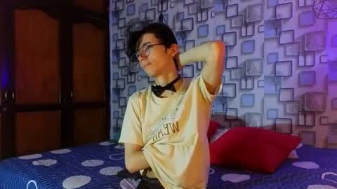 Snapshot of twink_sebas7 chatting on April 17, 12:19 pm Sebastin online show from April 17, 12:19 pm