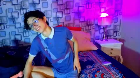 Snapshot of twink_sebas7 chatting on April 23, 12:15 pm Sebastin online show from April 23, 12:15 pm